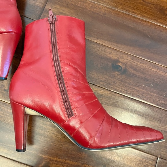 Vintage red Italian leather Ann Marino boots booties, 3.25” heel, size 7.5 - Picture 8 of 8